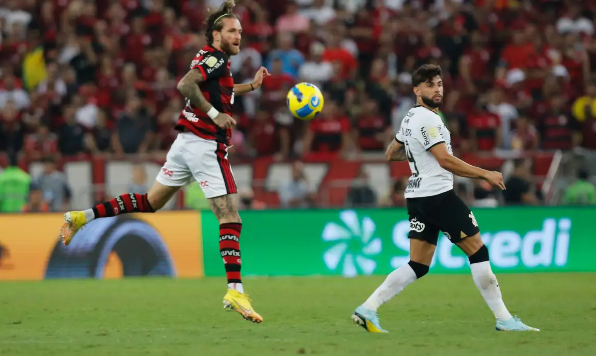 Mirando a liderança do Brasileiro, Flamengo enfrenta Corinthians, neste domingo (27)